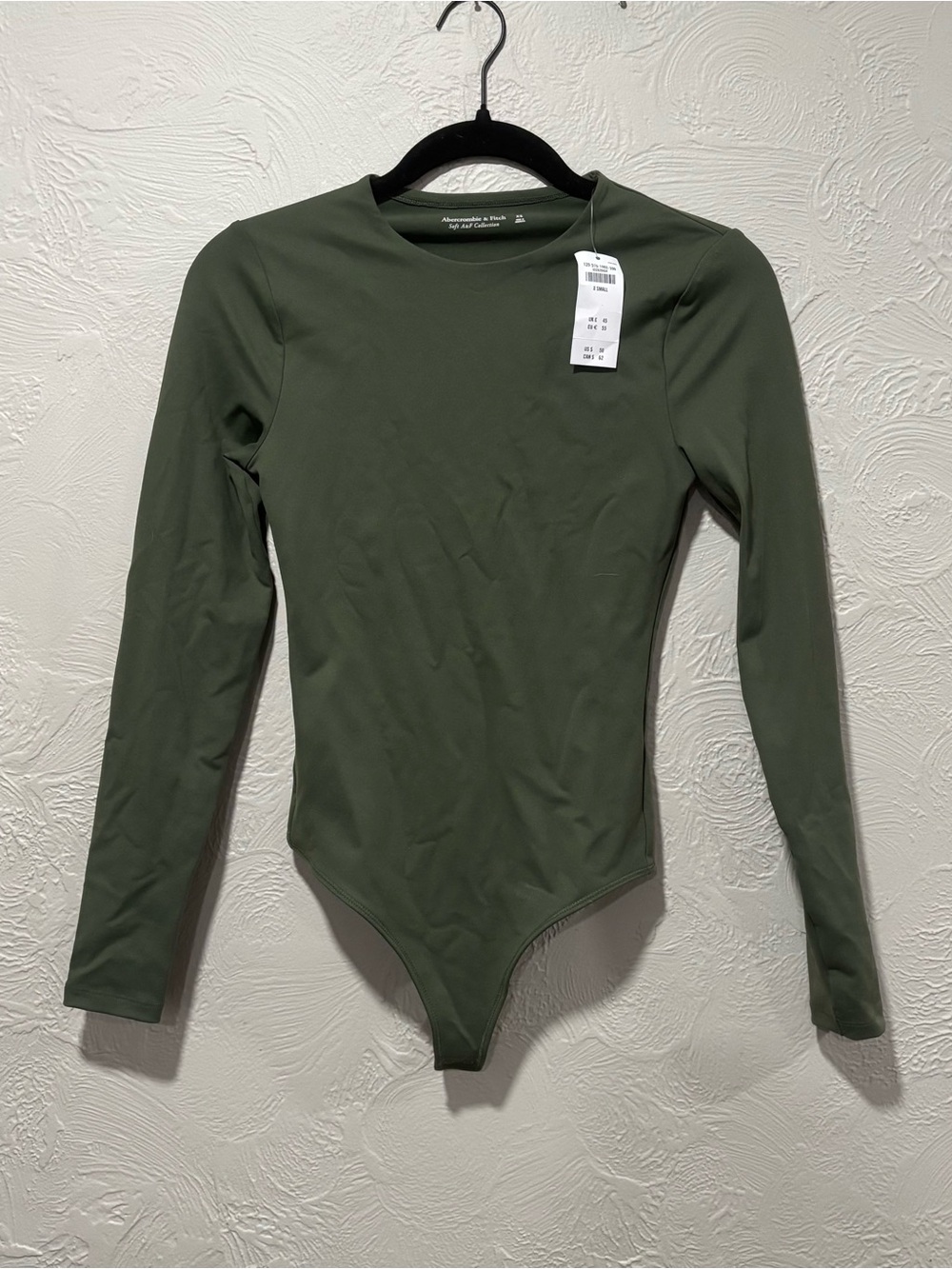 Abercrombie Long-Sleeve
Seamless Fabric Crew Bodysuit